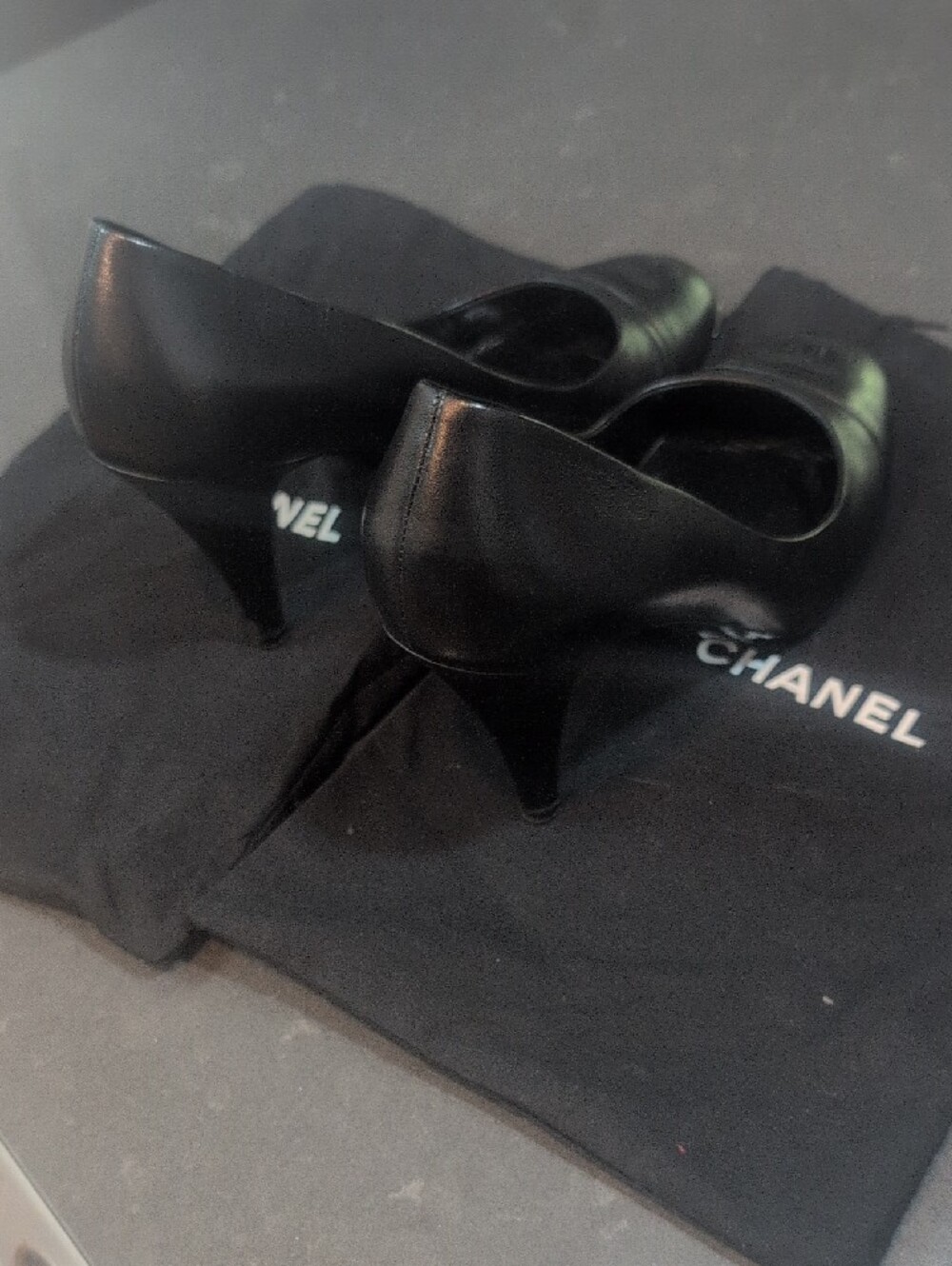 CHANEL Black Leather CC-Toe Mid Heel Pumps - Picture 2 of 4